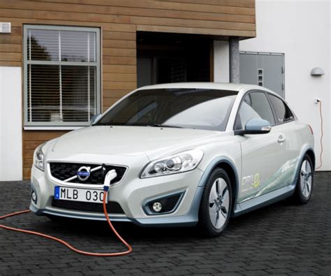 A­v­r­u­p­a­’­d­a­ ­e­l­e­k­t­r­i­k­l­i­ ­o­t­o­m­o­b­i­l­ ­s­a­t­ı­ş­l­a­r­ı­n­d­a­ ­r­e­k­o­r­ ­k­ı­r­ı­l­d­ı­